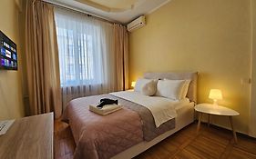 Патріотична квартира Мережа Alex Apartments Цілодобове безконтактне заселення